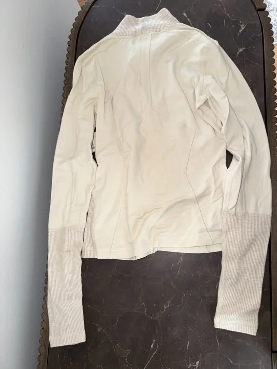 *NWT* FREE PEOPLE
UNDERCOVER BASE LAYER
SET (TOP W/ LEGGINGS) - Picture 6 of 14